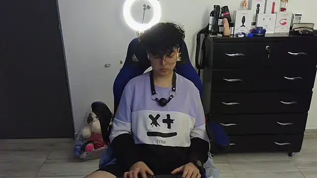 thomascooper7 online show from February 23, 11:58 pm