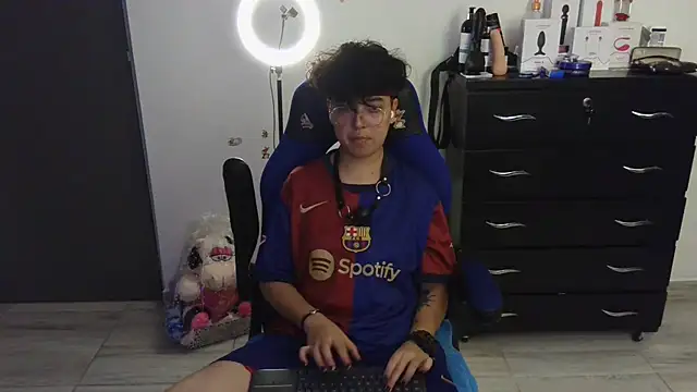 thomascooper7 online show from February 25, 11:55 pm