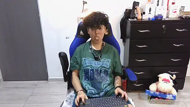 thomascooper7 online show from March 2, 5:33 am