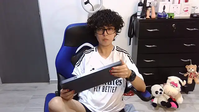 thomascooper7 online show from September 16, 7:15 pm