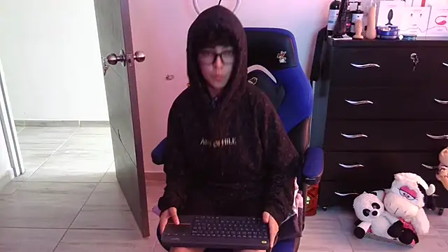 thomascooper7 online show from February 10, 7:51 pm