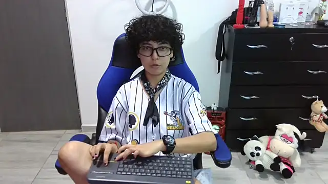 thomascooper7 online show from March 26, 7:41 pm