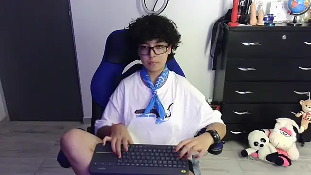 thomascooper7 online show from April 4, 11:13 pm