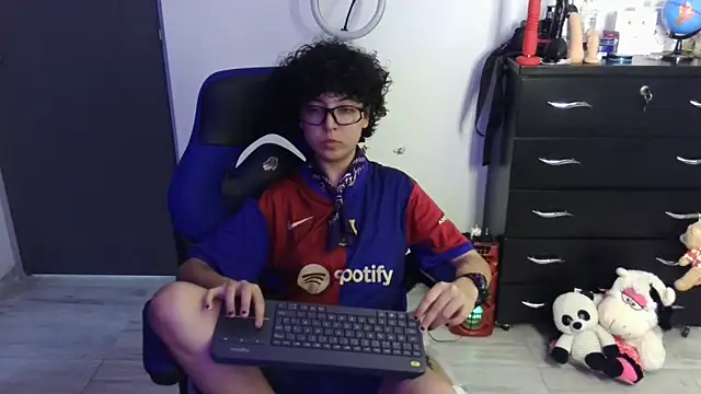 thomascooper7 online show from April 22, 7:26 pm