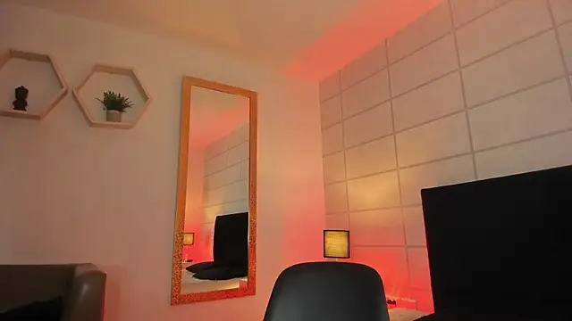 Christine Laam online show from November 8, 12:49 pm