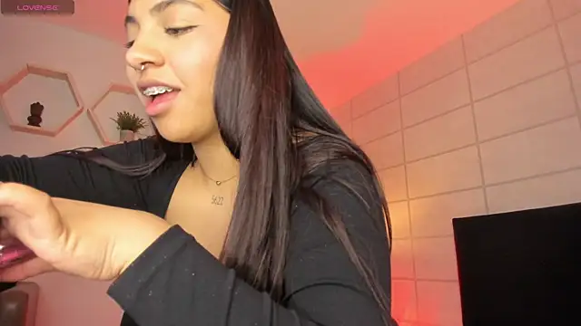 Christine Laam online show from November 15, 2:31 am