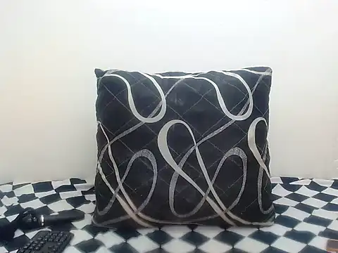 Snapshot of DarkGorgeous chatting on May 12, 12:35 pm DarkGorgeous online show from May 12, 12:35 pm