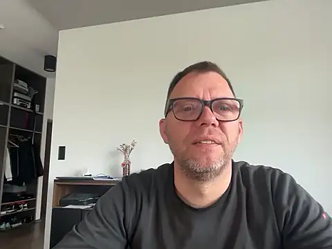 Snapshot of xmnbx77 chatting on October 15, 7:30 am xmnbx77 online show from October 15, 7:30 am