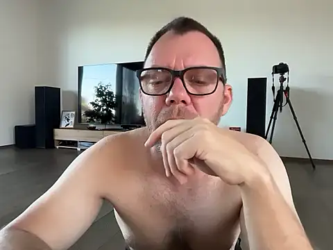 Snapshot of xmnbx77 chatting on October 20, 7:31 am xmnbx77 online show from October 20, 7:31 am