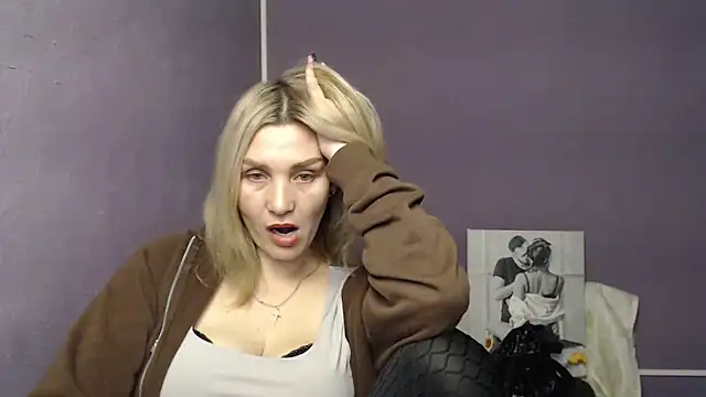 Snapshot of _sexy_lady chatting on December 22, 9:44 am  sexy lady online show from December 22, 9:44 am