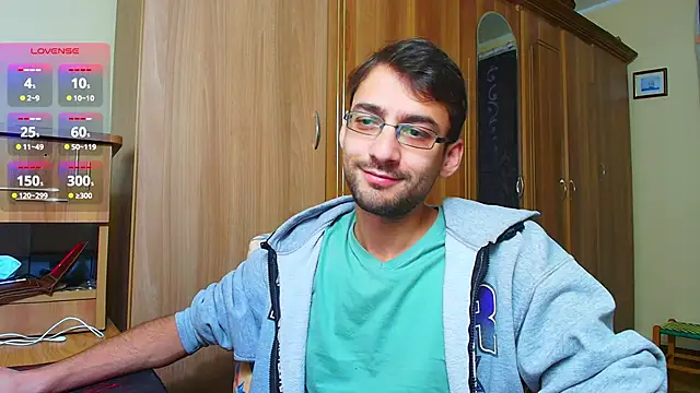 Snapshot of HungEddy chatting on December 11, 9:23 pm HungEddy online show from December 11, 9:23 pm