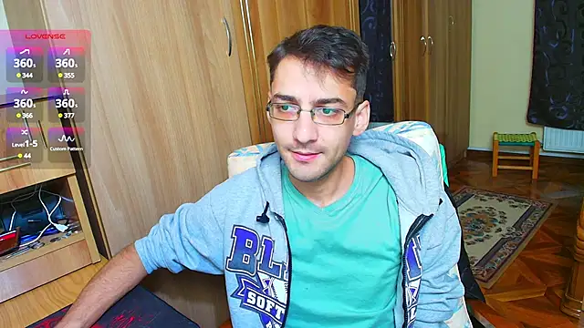 Snapshot of HungEddy chatting on December 12, 7:59 pm HungEddy online show from December 12, 7:59 pm