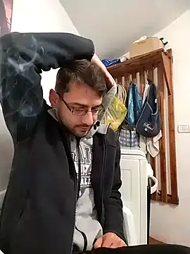 Snapshot of HungEddy chatting on December 18, 11:08 pm HungEddy online show from December 18, 11:08 pm