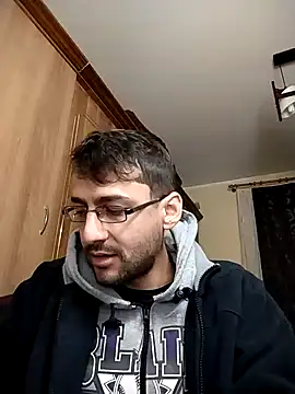 Snapshot of HungEddy chatting on December 20, 2:08 am HungEddy online show from December 20, 2:08 am