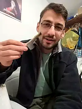 Snapshot of HungEddy chatting on January 2, 8:13 pm HungEddy online show from January 2, 8:13 pm