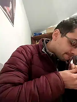 Snapshot of HungEddy chatting on January 6, 7:56 pm HungEddy online show from January 6, 7:56 pm