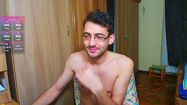 Snapshot of HungEddy chatting on January 8, 9:12 pm HungEddy online show from January 8, 9:12 pm