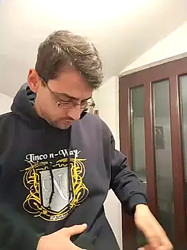 Snapshot of HungEddy chatting on January 16, 10:23 pm HungEddy online show from January 16, 10:23 pm