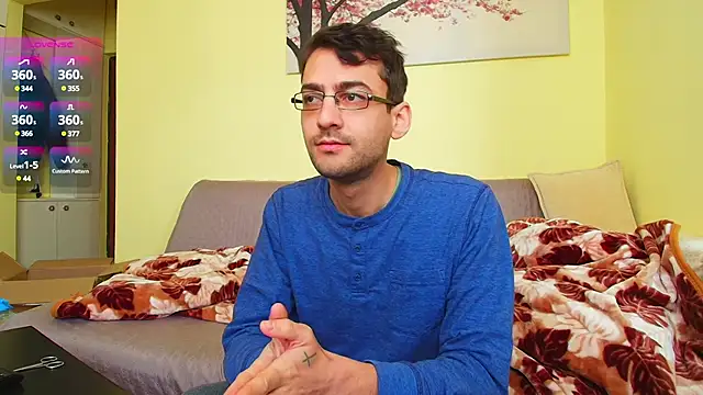 Snapshot of HungEddy chatting on February 26, 12:14 pm HungEddy online show from February 26, 12:14 pm