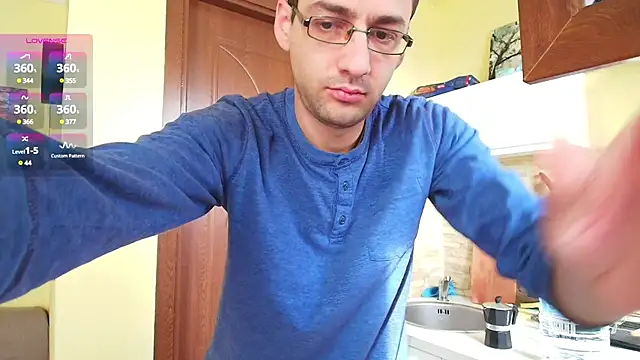 Snapshot of HungEddy chatting on March 11, 7:48 am HungEddy online show from March 11, 7:48 am