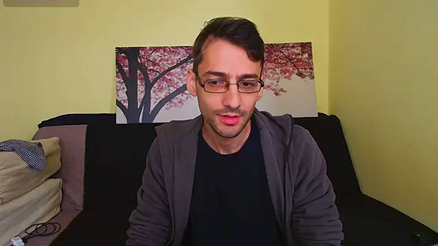 Snapshot of HungEddy chatting on October 2, 12:12 pm HungEddy online show from October 2, 12:12 pm