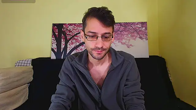 Snapshot of HungEddy chatting on October 14, 8:53 pm HungEddy online show from October 14, 8:53 pm