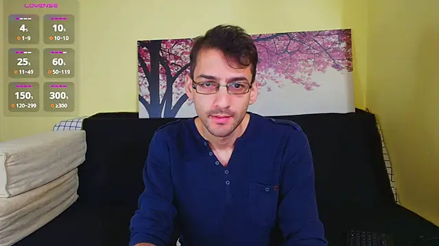 Snapshot of HungEddy chatting on October 22, 5:24 pm HungEddy online show from October 22, 5:24 pm