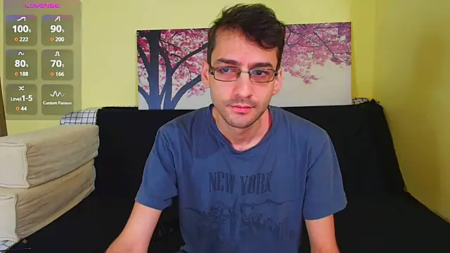 Snapshot of HungEddy chatting on October 25, 8:58 pm HungEddy online show from October 25, 8:58 pm