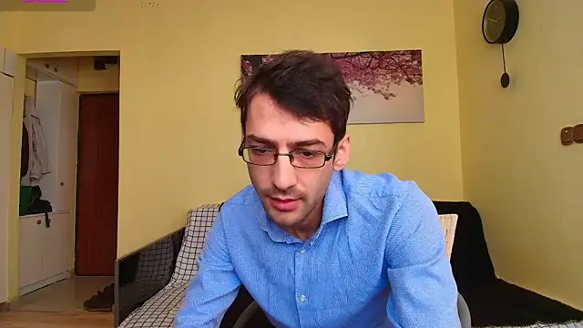 Snapshot of HungEddy chatting on December 4, 8:34 am HungEddy online show from December 4, 8:34 am