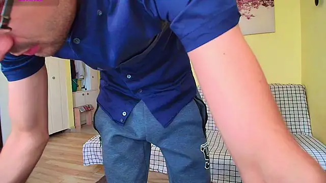 Snapshot of HungEddy chatting on December 15, 9:24 am HungEddy online show from December 15, 9:24 am