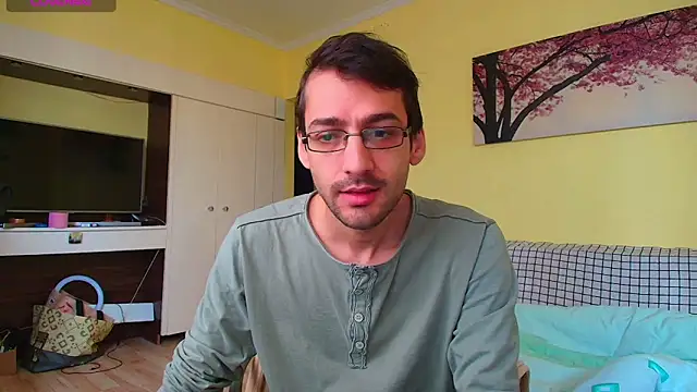 Snapshot of HungEddy chatting on December 16, 9:03 am HungEddy online show from December 16, 9:03 am