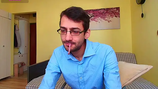 Snapshot of HungEddy chatting on December 18, 9:26 am HungEddy online show from December 18, 9:26 am