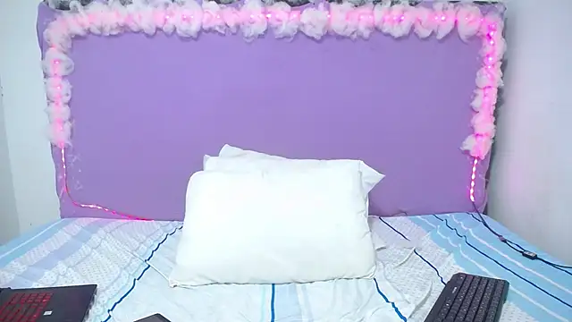 Amberhernandez online show from January 14, 3:43 am