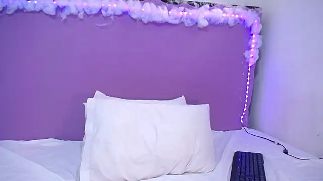 Amberhernandez online show from March 9, 6:32 pm