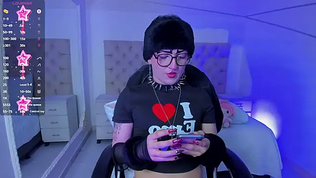 Snapshot of melodybonss_ chatting on March 5, 8:21 am melodybonss  online show from March 5, 8:21 am