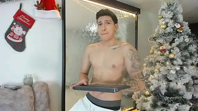 Snapshot of emmanuel_scor chatting on December 5, 12:41 am emmanuel scor online show from December 5, 12:41 am