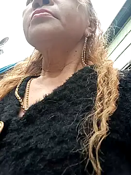 Snapshot of Baby-sexysweet69 chatting on December 22, 6:39 am Baby-sexysweet69 online show from December 22, 6:39 am