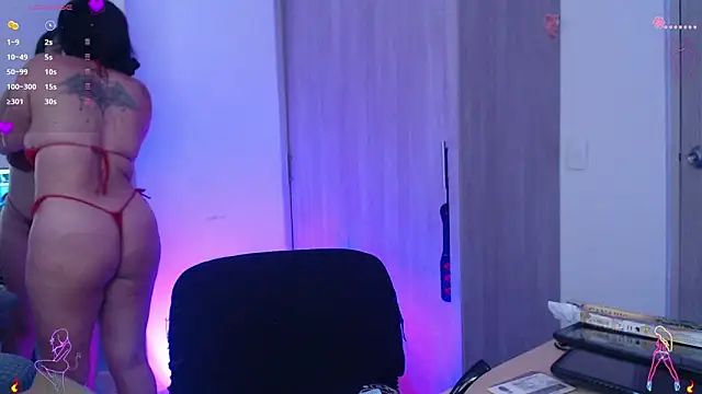 Snapshot of scarlett_diamond11 chatting on December 13, 9:42 pm scarlett diamond11 online show from December 13, 9:42 pm