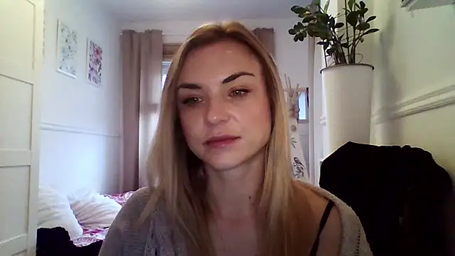 Snapshot of ashley_xlove chatting on December 15, 7:34 am ashley xlove online show from December 15, 7:34 am