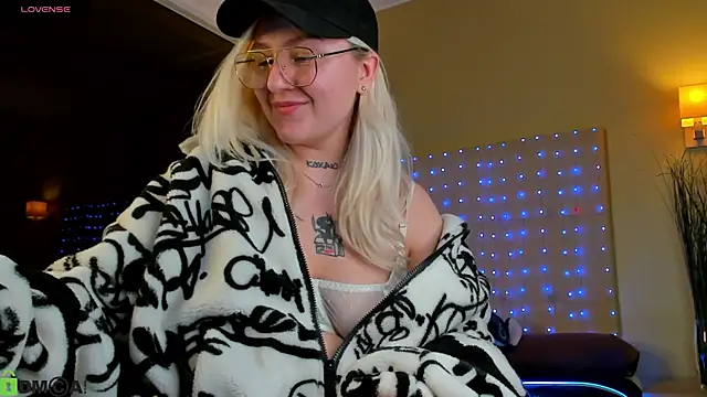 Debbie Taylor online show from April 18, 7:07 pm