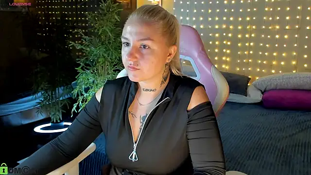 Snapshot of Debbie_Taylor chatting on July 21, 5:26 pm Debbie Taylor online show from July 21, 5:26 pm