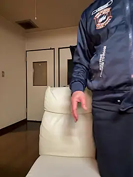 Snapshot of SaneService9 chatting on February 5, 6:18 am SaneService9 online show from February 5, 6:18 am