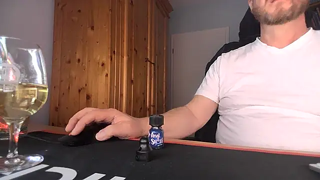 Snapshot of Tom_PP_cgn chatting on April 6, 4:46 am Tom PP cgn online show from April 6, 4:46 am