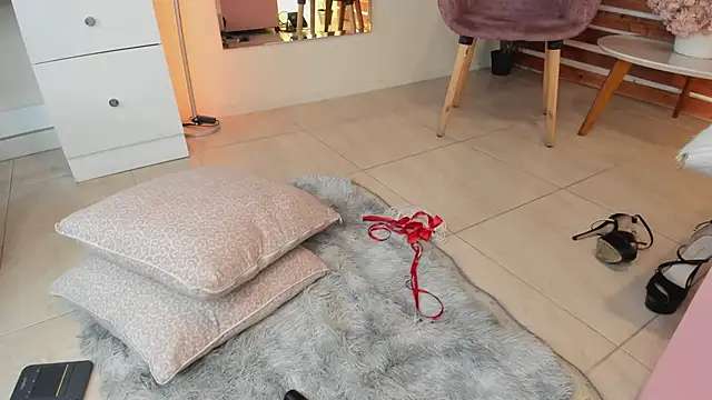 Sapphire Venuss online show from February 10, 12:30 am