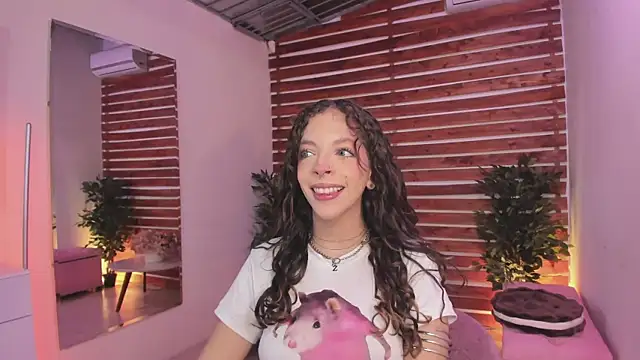 Sapphire Venuss online show from September 14, 2:00 am