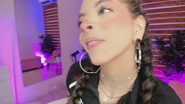 Sapphire Venuss online show from February 28, 1:06 am