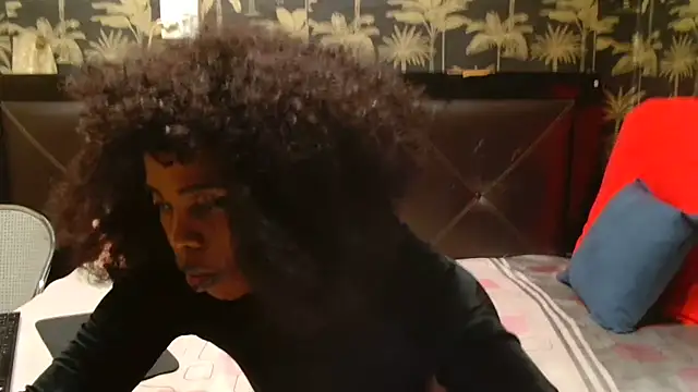 SweetHotLipsX39 online show from February 19, 8:41 pm