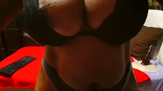 SweetHotLipsX39 online show from March 3, 5:50 pm