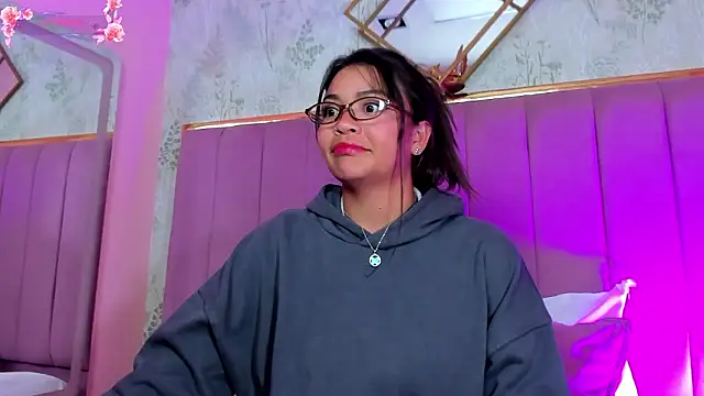 KimDevinne online show from February 18, 2:51 am