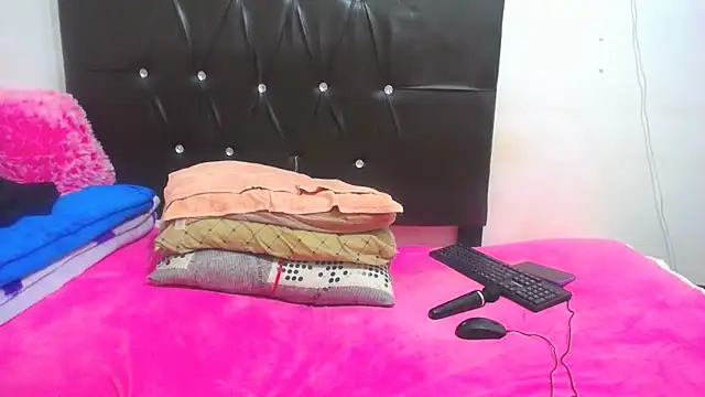 Snapshot of BigbootyNickyx chatting on March 12, 11:01 pm BigbootyNickyx online show from March 12, 11:01 pm